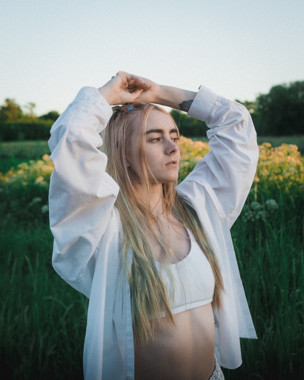 户外美女艺术人体写真图片