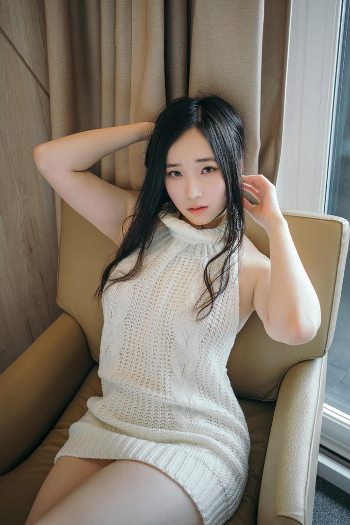 韩国极品美女包臀裙毛衣性感人体艺术写真图片