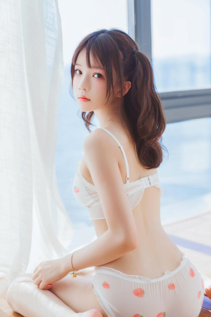 国产清纯内衣少女私密写真集在线下载免费