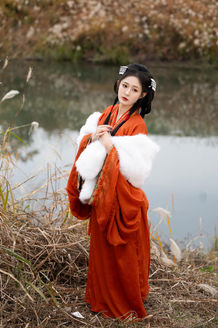 忧郁气质的国潮古装美女个人写真集