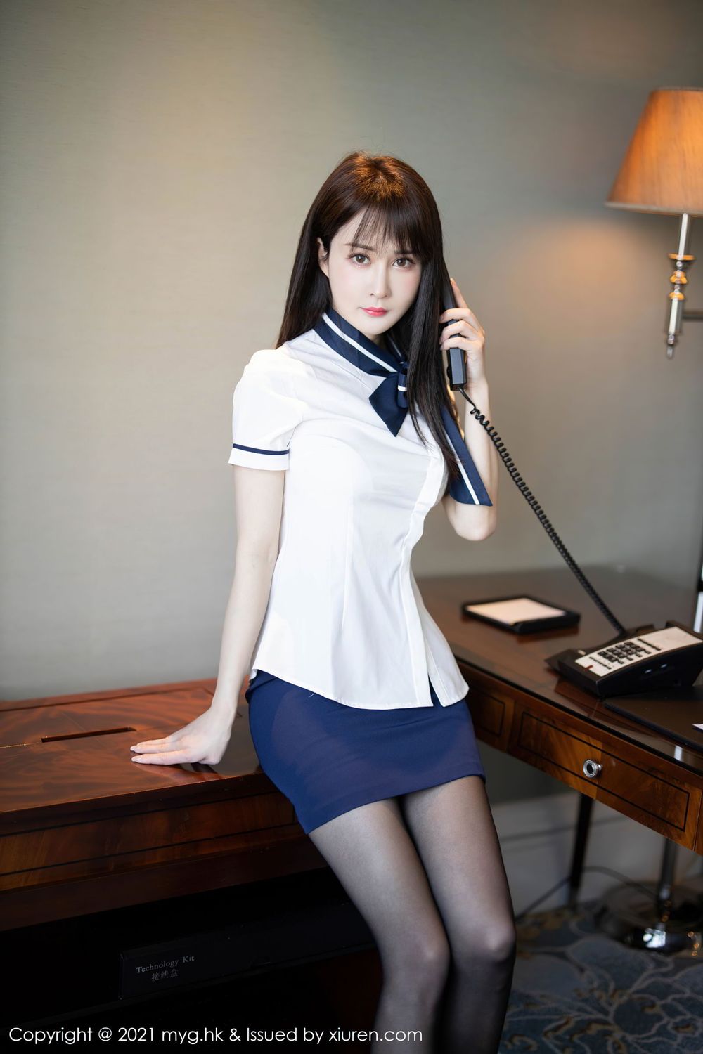 美媛馆美女模特蔡文钰Abby黑短裙白衬衫与黑丝吊袜诱人写真