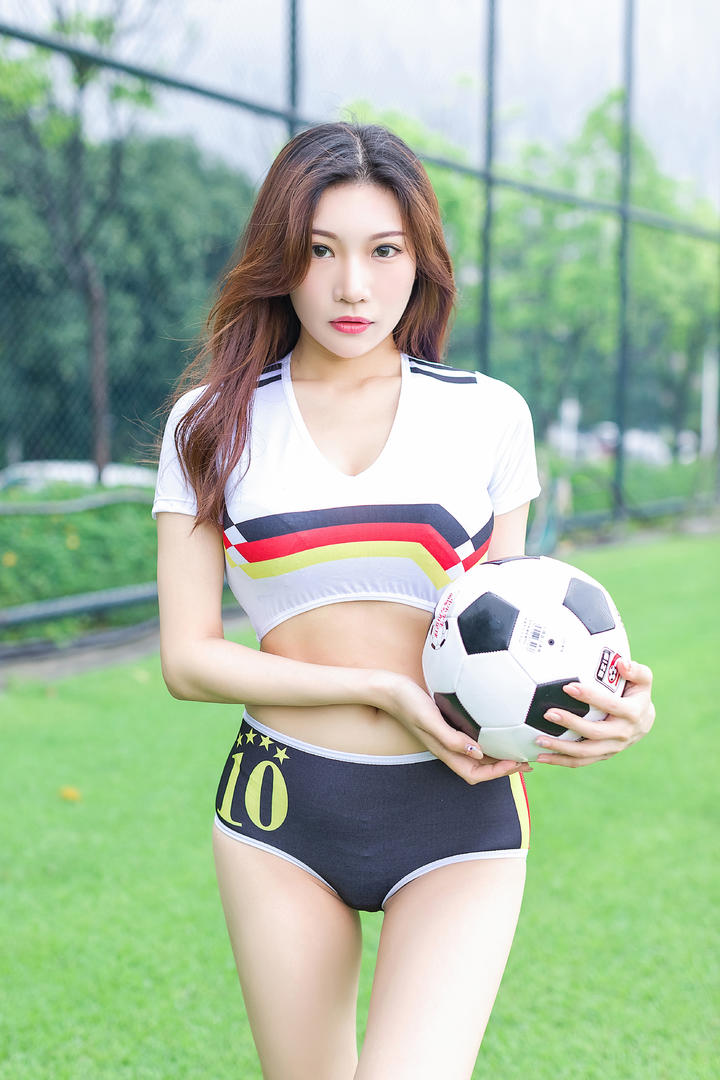 高清漂亮的足球宝贝美女写真