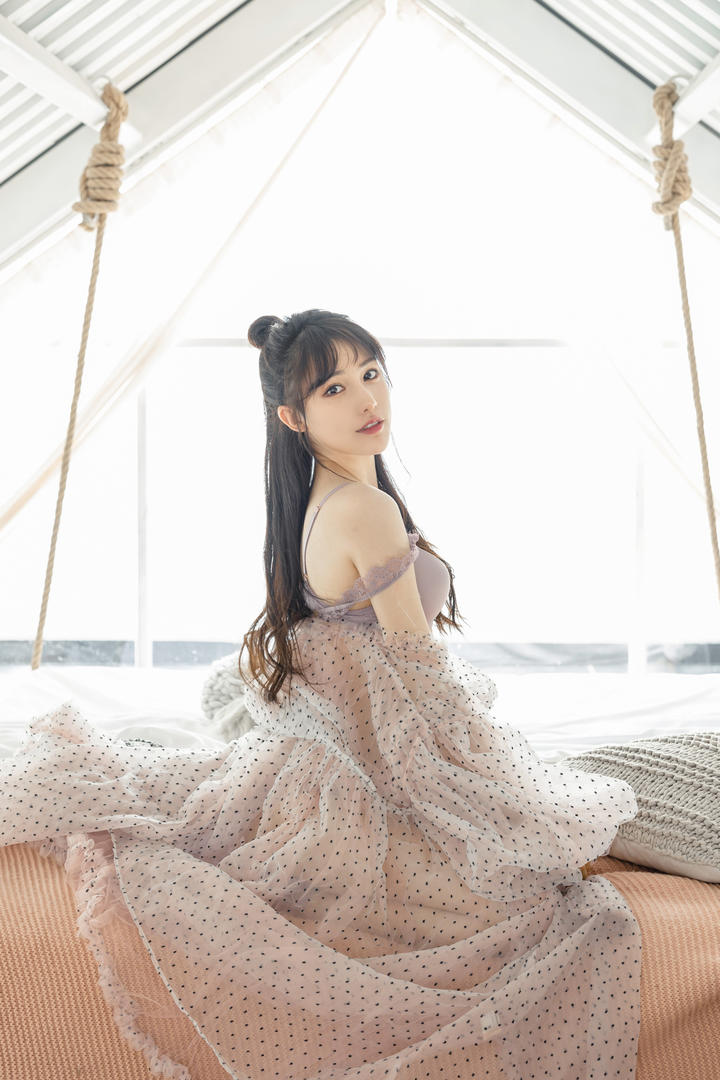 国模极品美女刘奕宁唯美艺术写真集