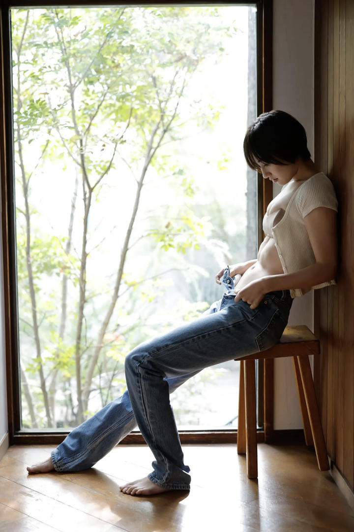 日本人体内衣模特美女牛仔裤艺术照