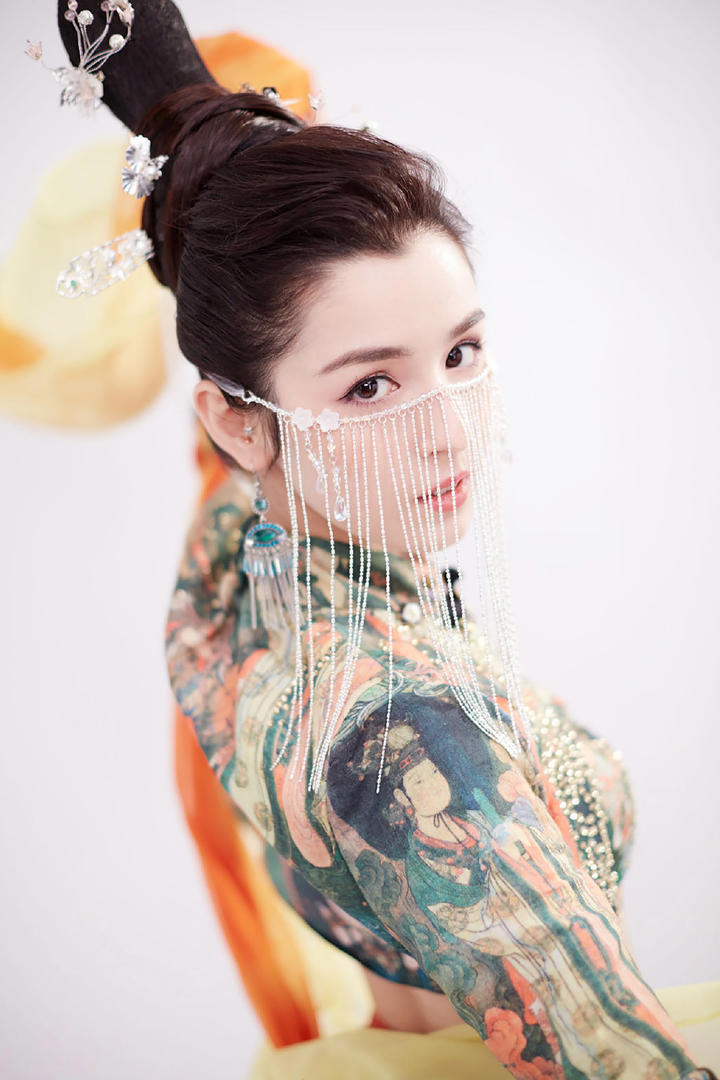 美女明星哈尼克孜飞天女神艺术照