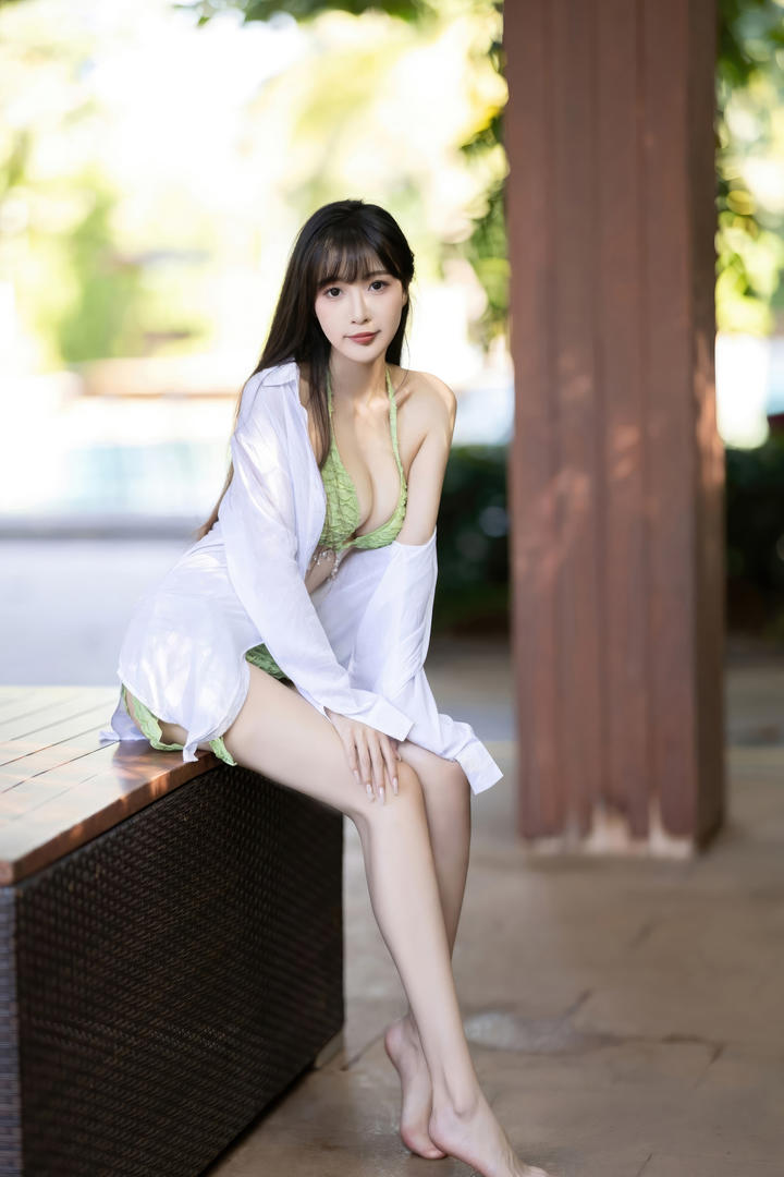 肤白貌美大长腿比基尼美女林星阑性感人体写真图片