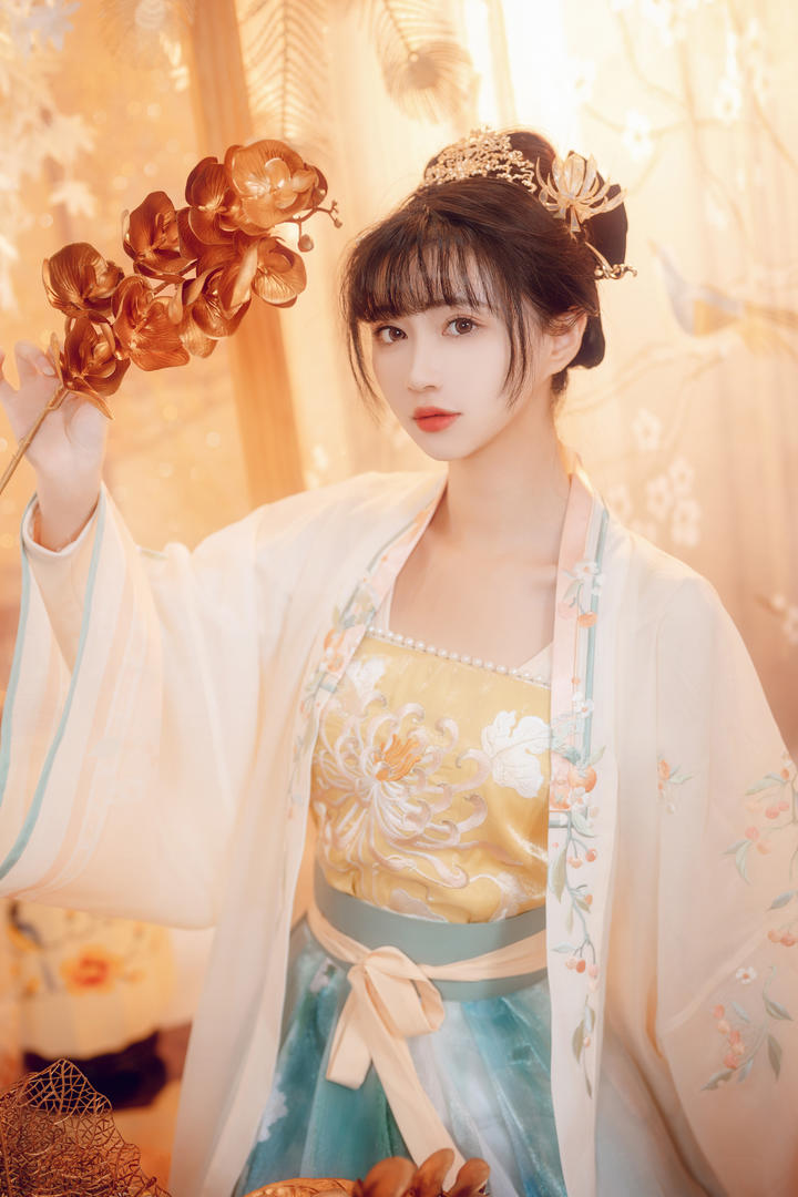 华丽古装美女高清艺术照图片