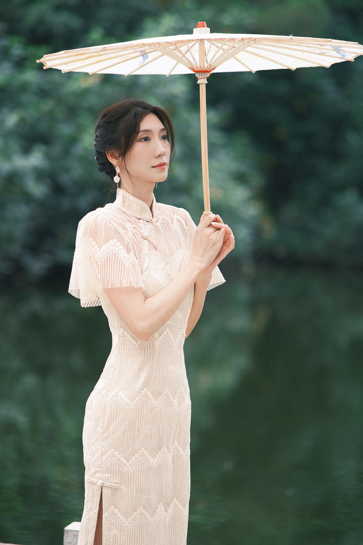 婀娜多姿的古典气质美女艺术写真图片