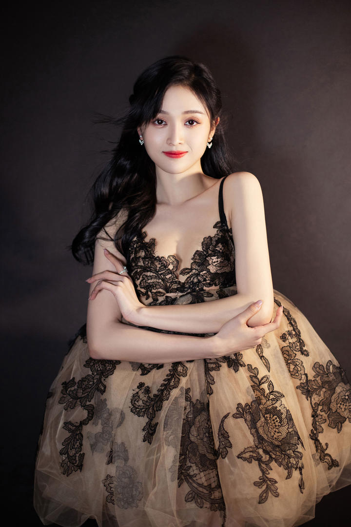 中国气质女明星吴宣仪高清艺术照