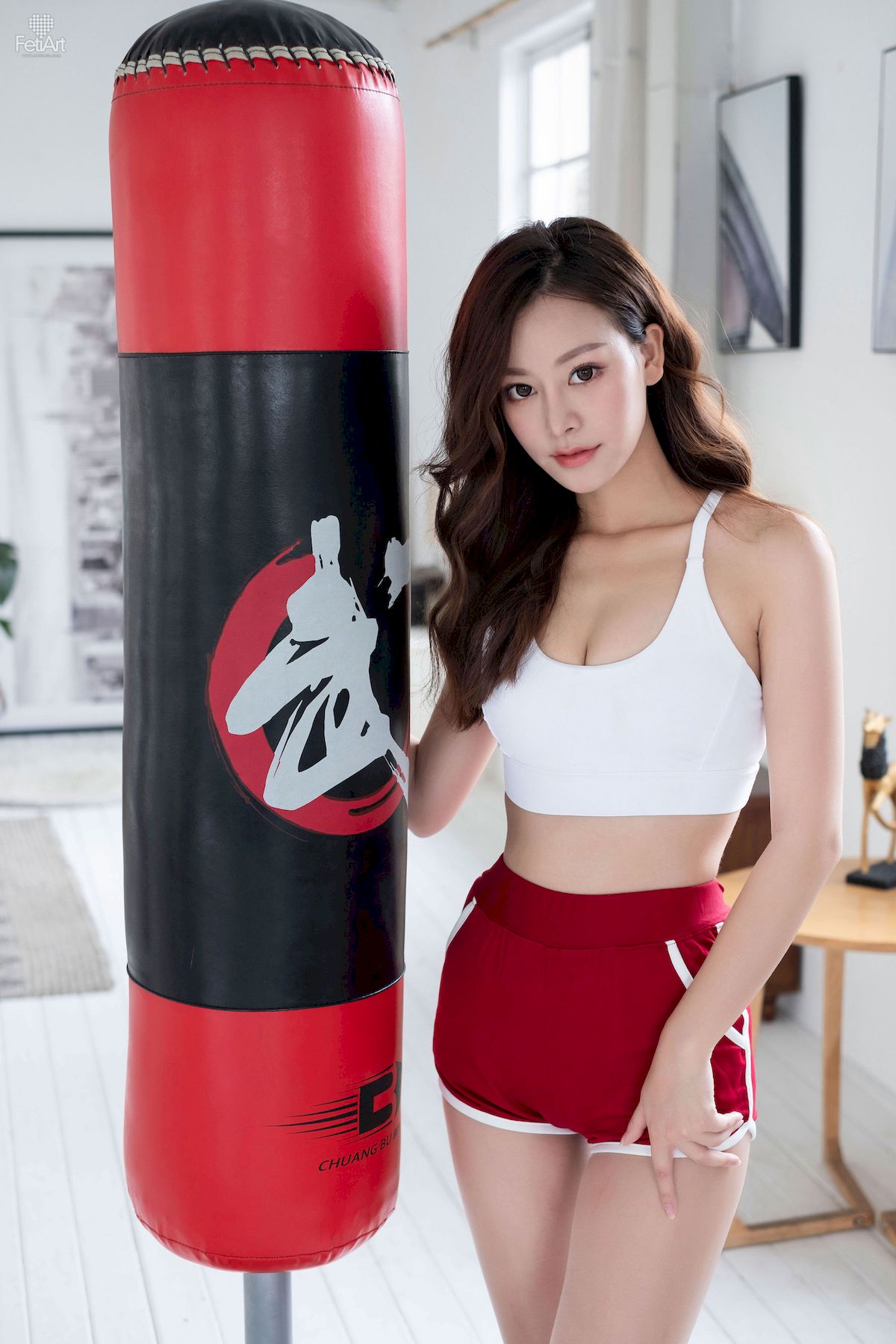 尚物集FetiArt模特Kath清凉运动装微露小蛮腰健身房写真