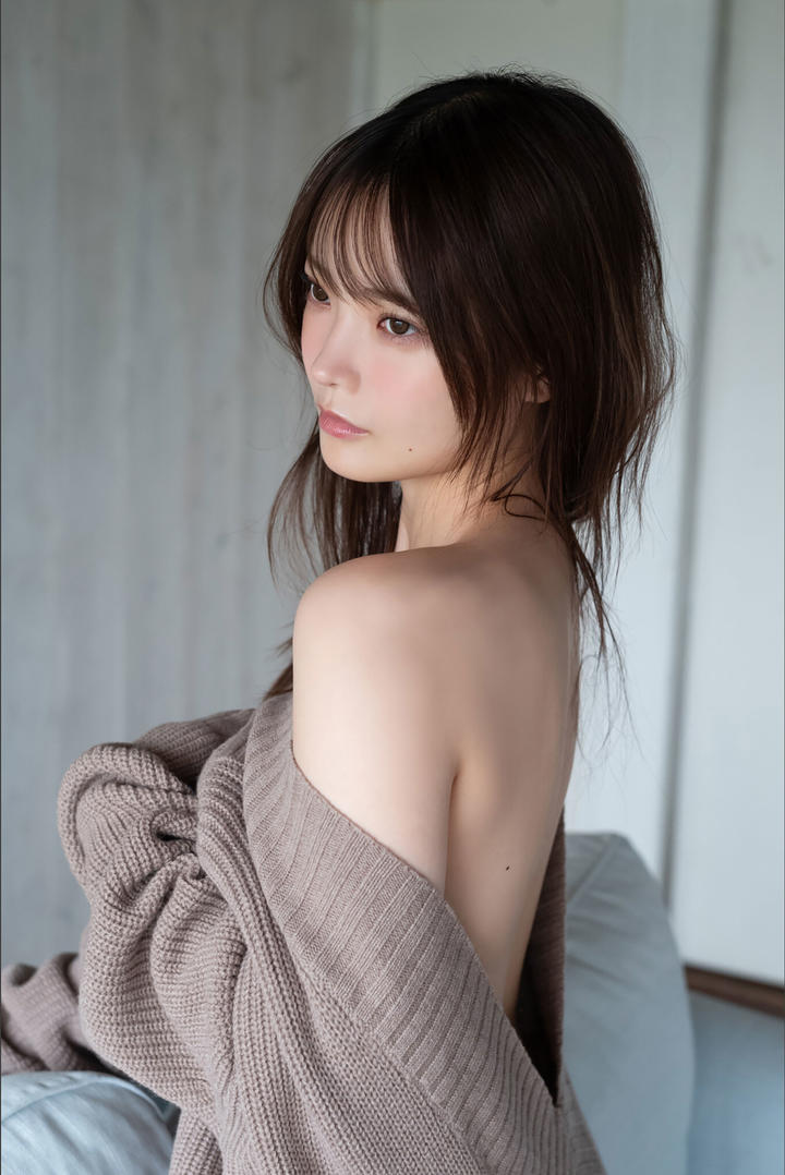 日韩在线一区二区三区美女香肩