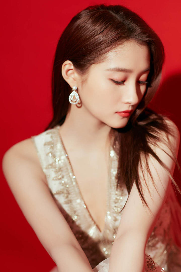 靓丽的当红美女明星关晓彤图片