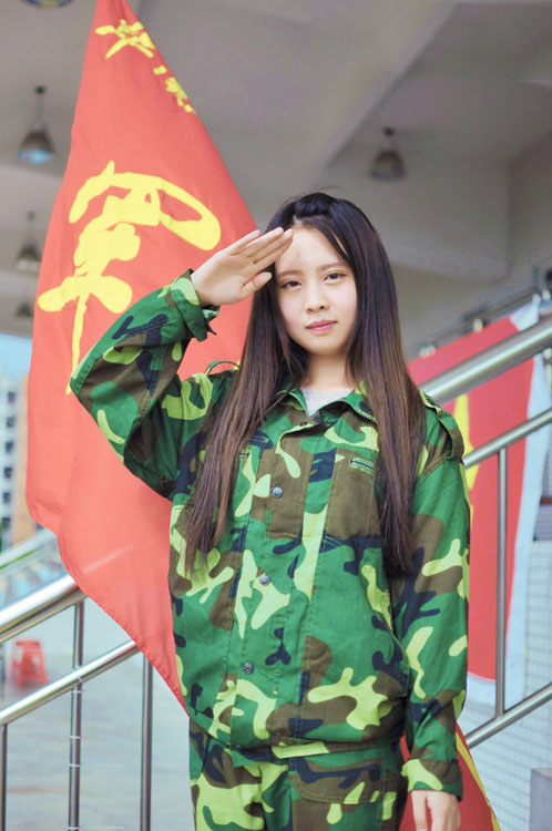 清纯可爱的军训女神