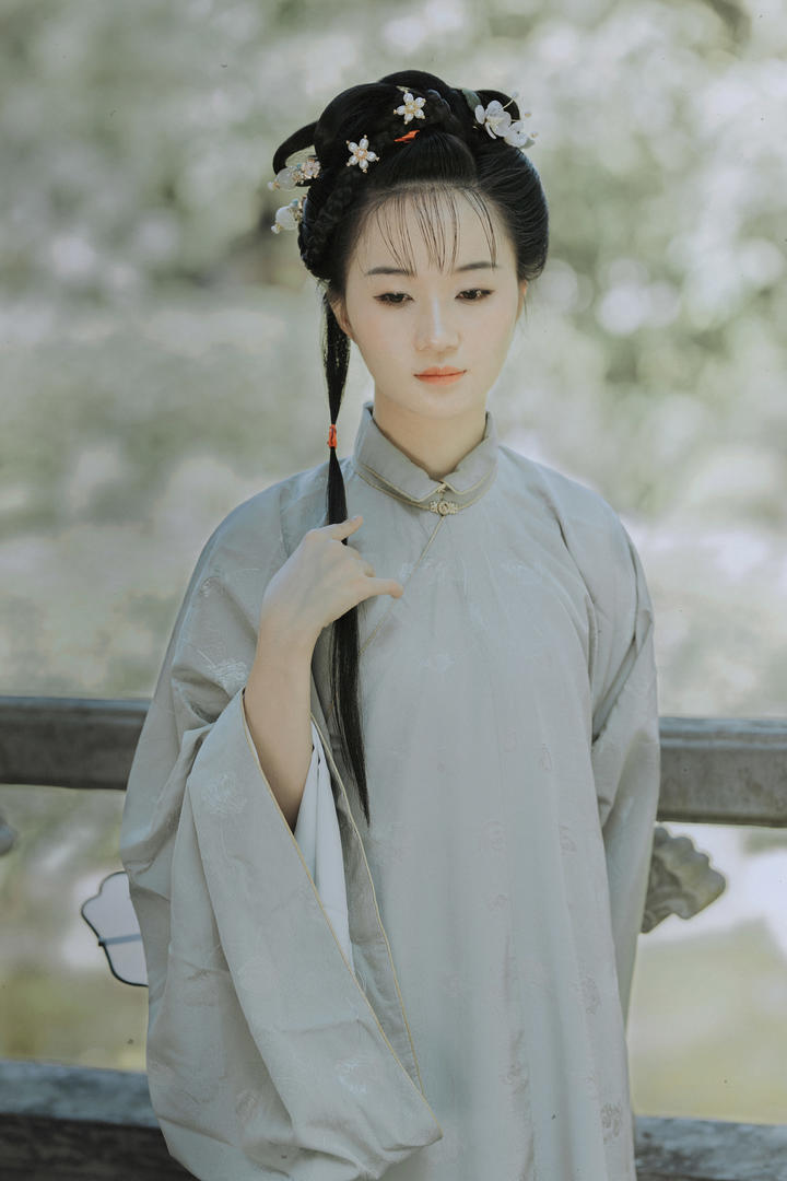 文静的大家闺秀凡鹿古装美女图片