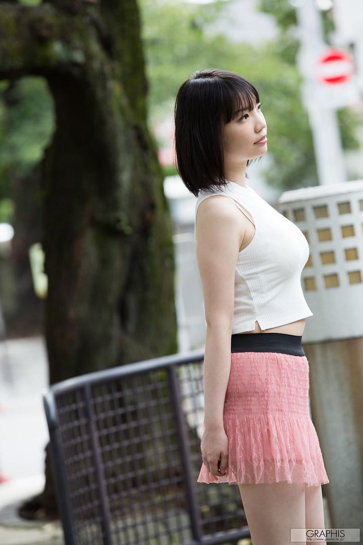 日本高清性感超短裙美女写真