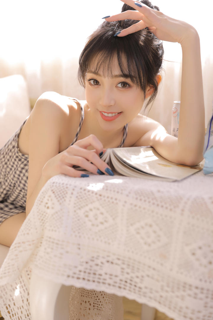 笑容甜美的清纯美女写真图片