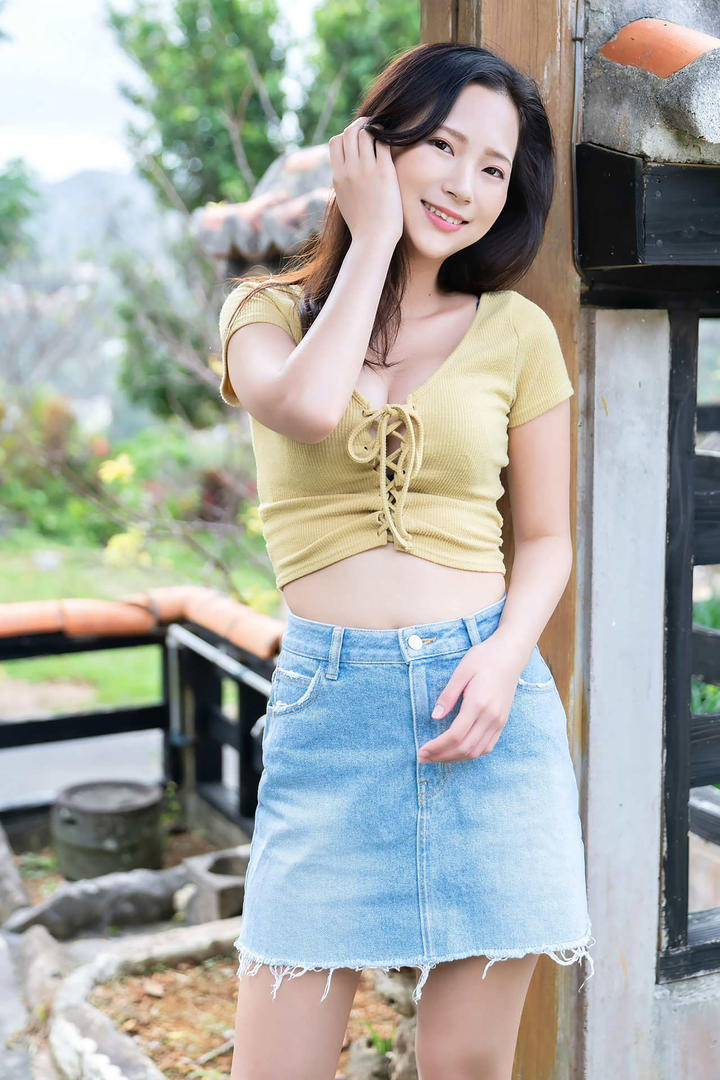 牛仔裤短裙美女高清套图