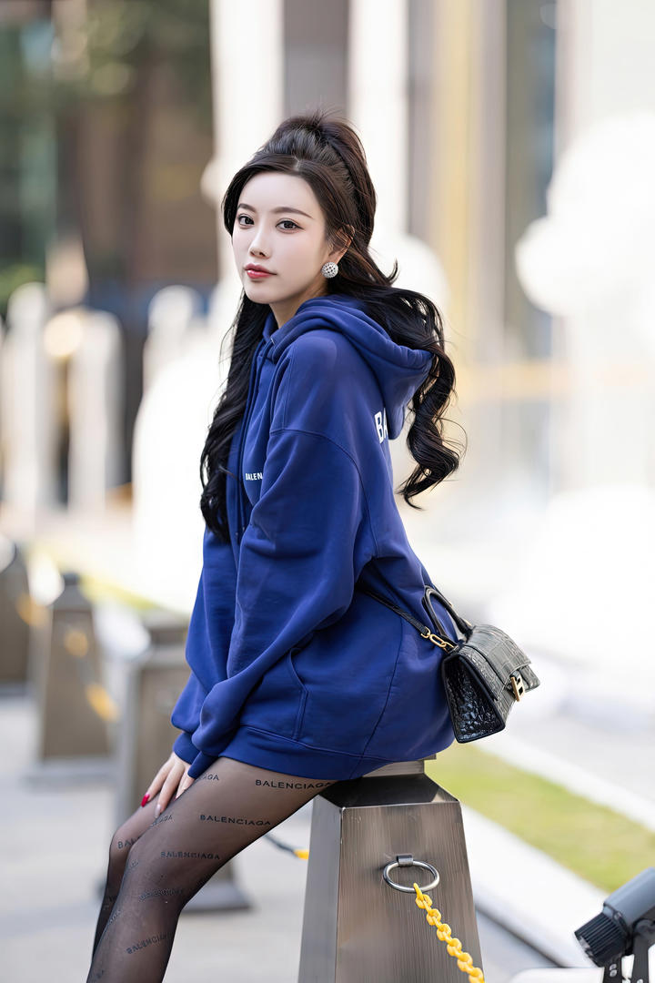 街拍黑丝推女郎杨晨晨高清美女壁纸图片