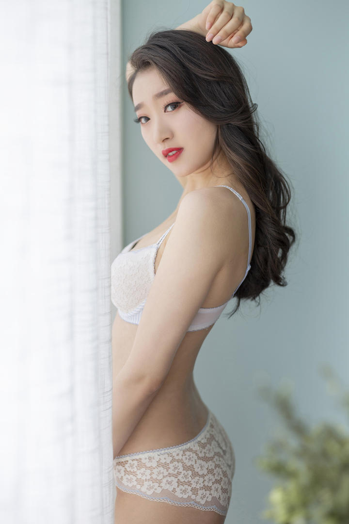 4K高清国产自拍清纯美女心怡性感内衣写真套图