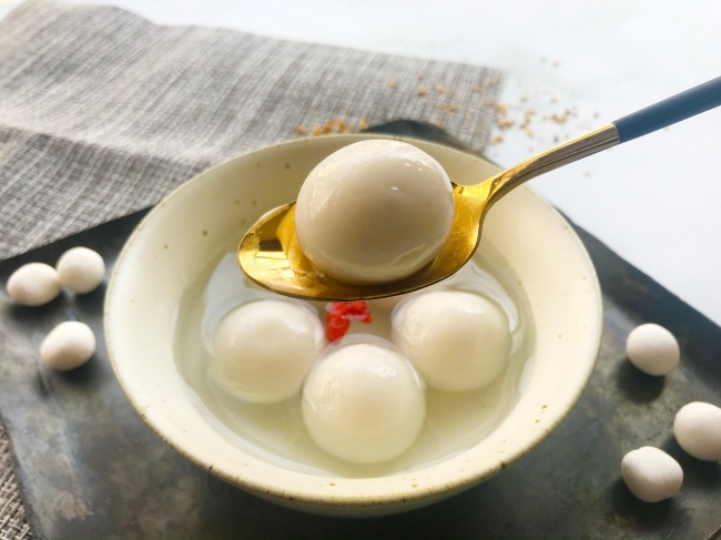 吃汤圆的图片