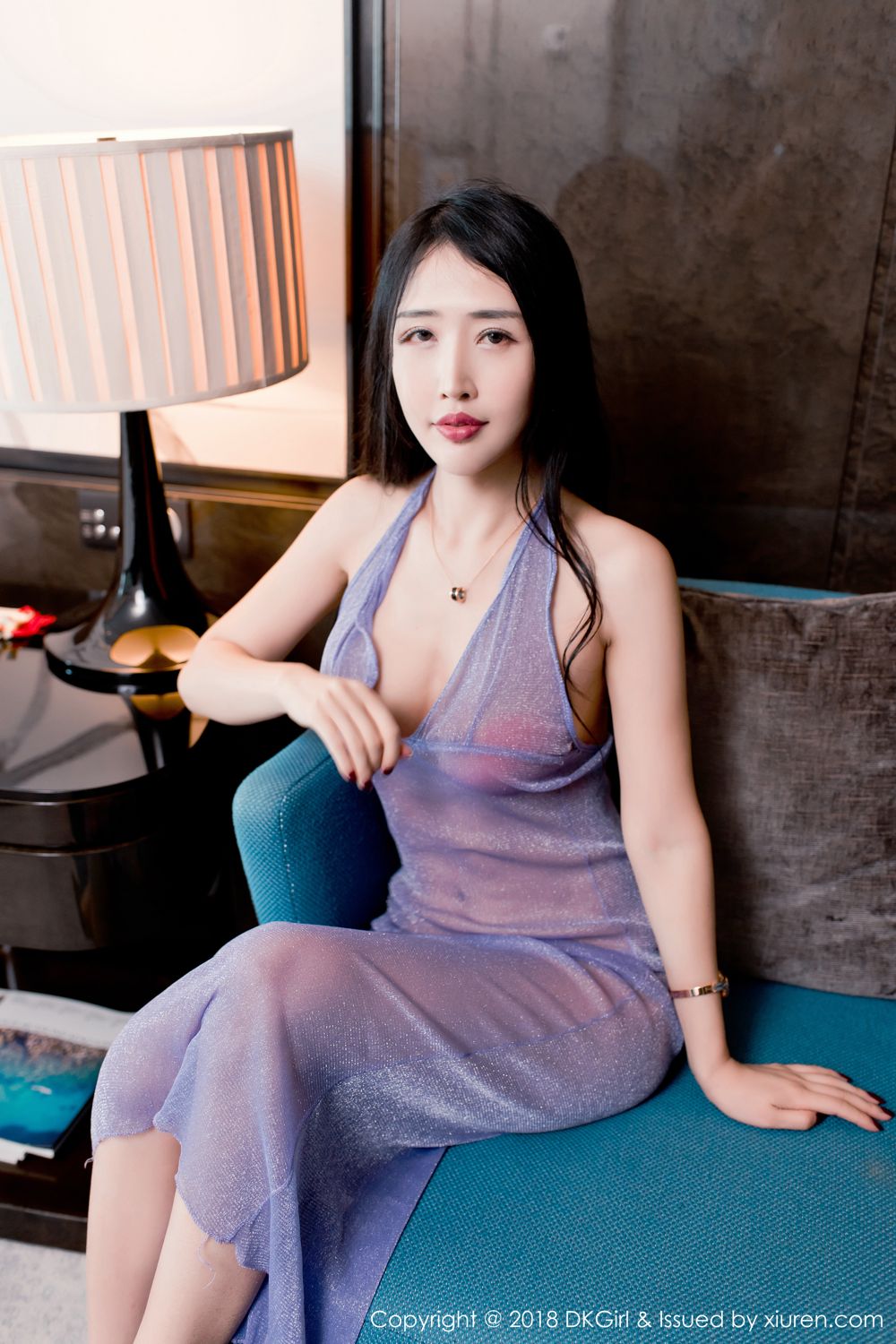 秀人网性感女神余馨妍情趣内衣黑丝美腿丝足诱惑娇丽动人