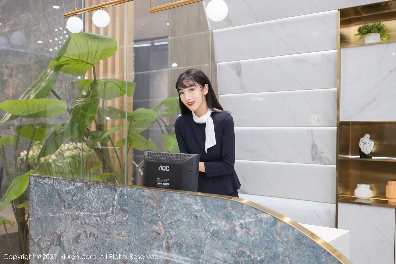 秀人网美女模特陆萱萱家具导购员黑丝美腿主题三亚旅拍