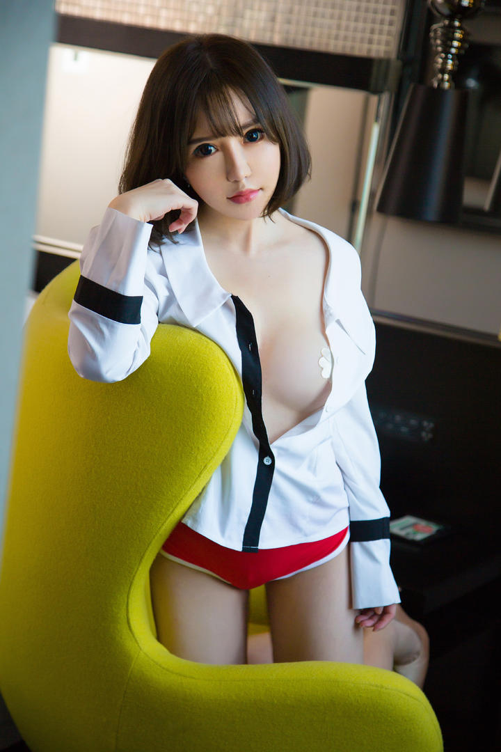 高清性感酥胸短发美女写真图片