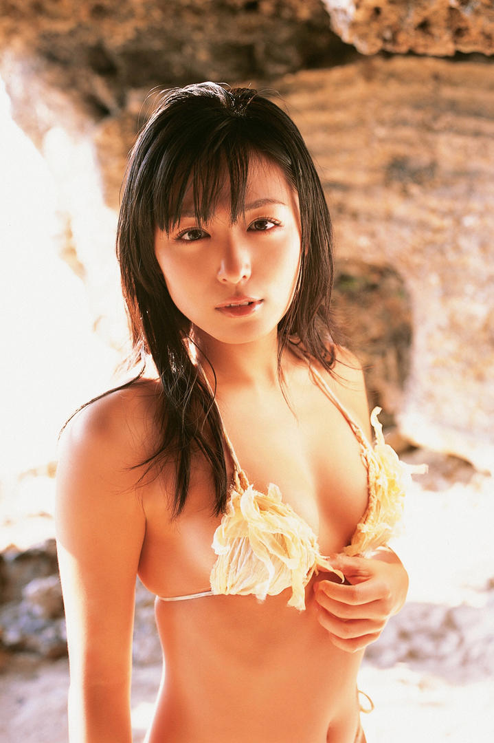 日本三点式泳装大胆人体摄影图片