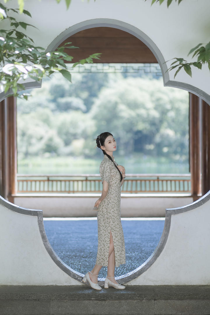 民国女青年旗袍美女艺术照片