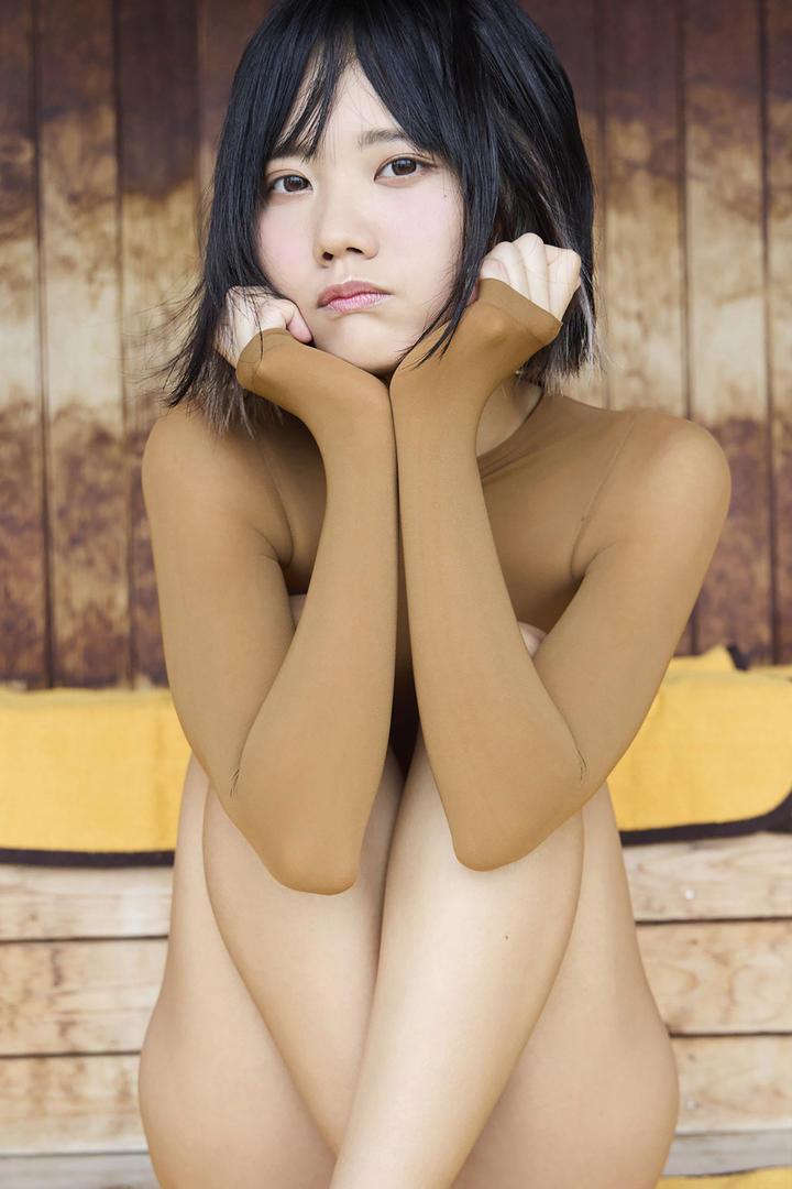 日本短发女孩紧身体操服个人艺术照片欣赏