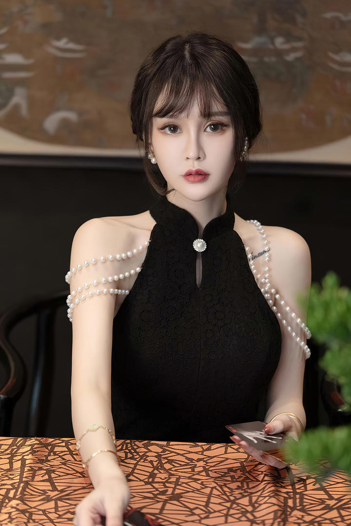 国产性感荷官在线发牌美女高清图片
