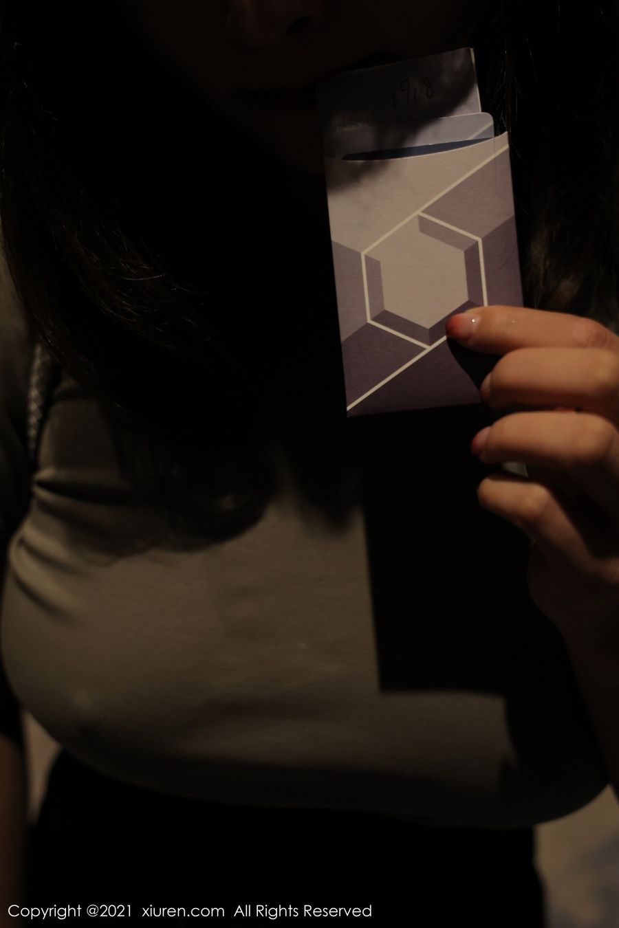 秀人网美女嫩模奈沐子黑丝美腿齐肩短发火辣身材性感写真