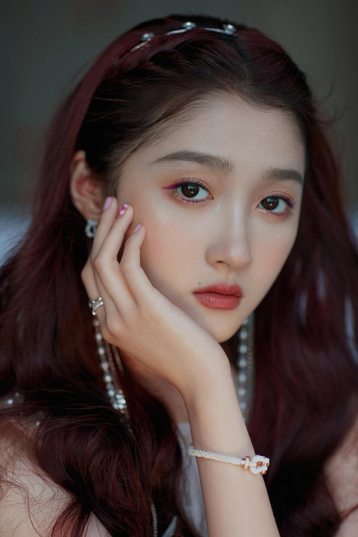 内地当红女明星关晓彤图片