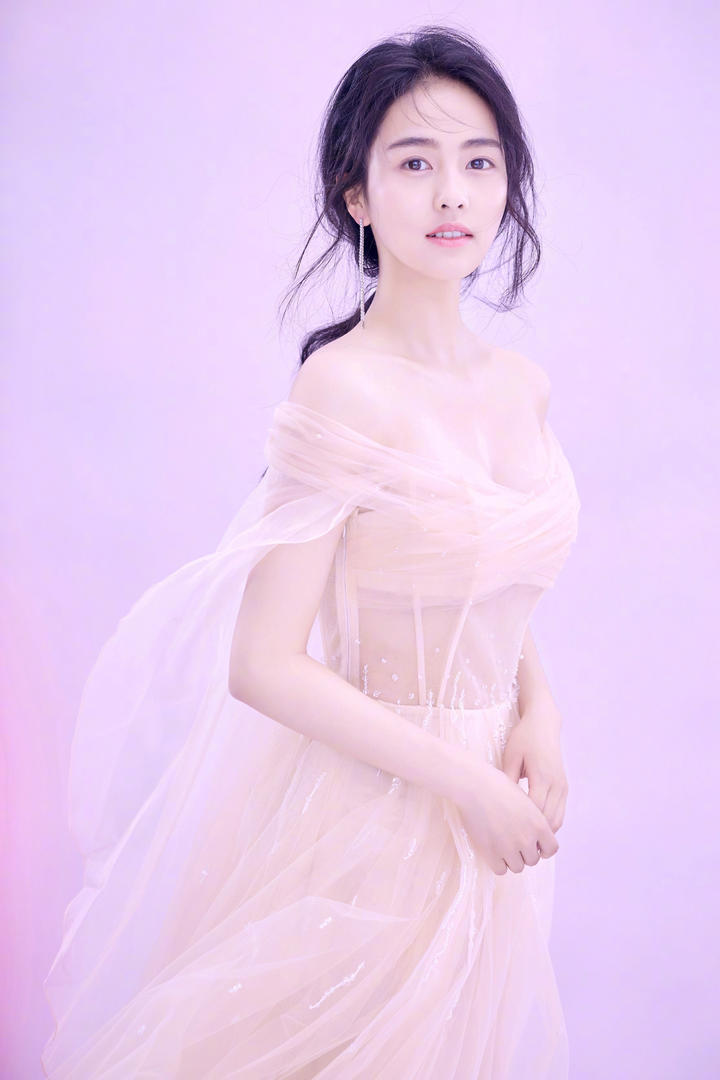 穿透明纱裙的漂亮甜美美女明星白鹿高清壁纸图片