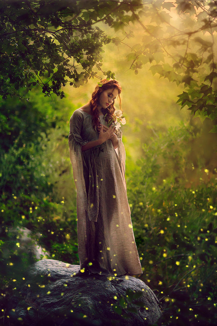 森林里的欧美美女