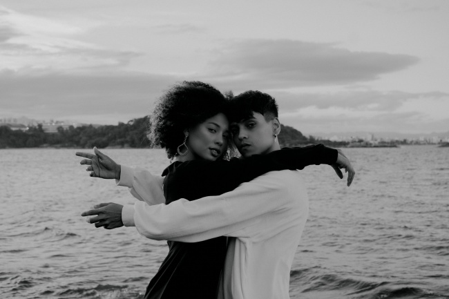 欧洲黑白情侣图片摄影