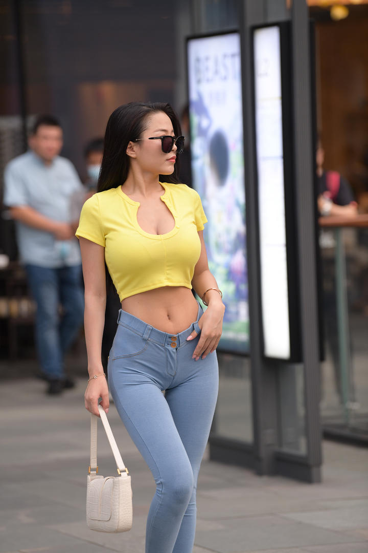 街拍潮流时尚紧身裤美女模特图片大全