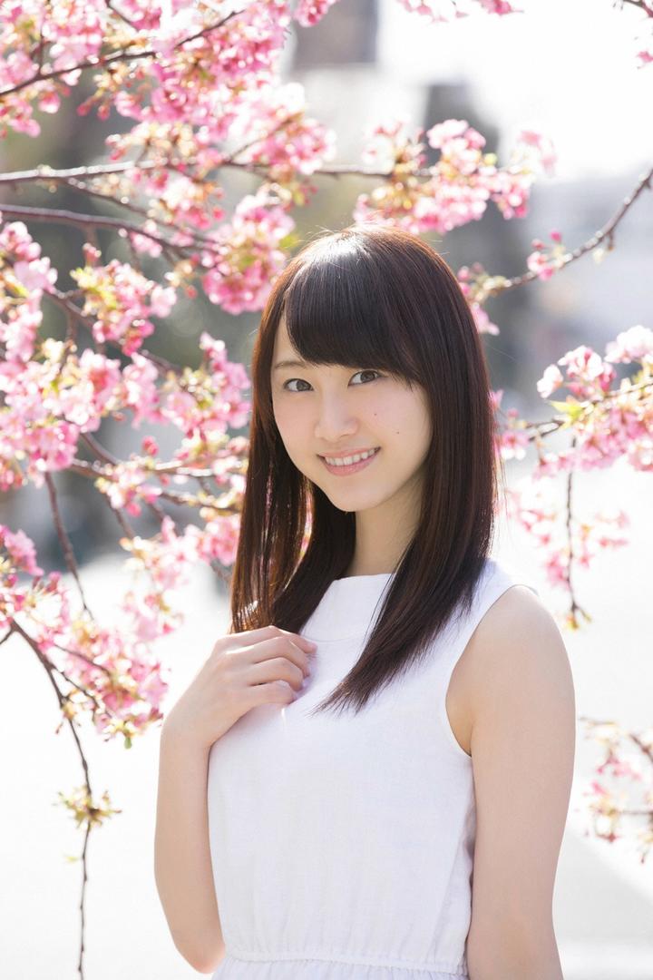 温柔恬静的日本女孩樱花树下摄影写真大图