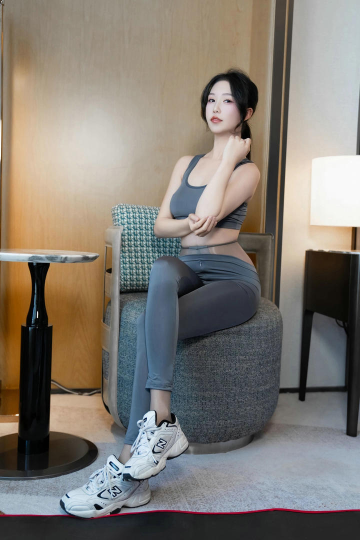 秀人网极品瑜伽裤美女女神利世国模无码私拍套图
