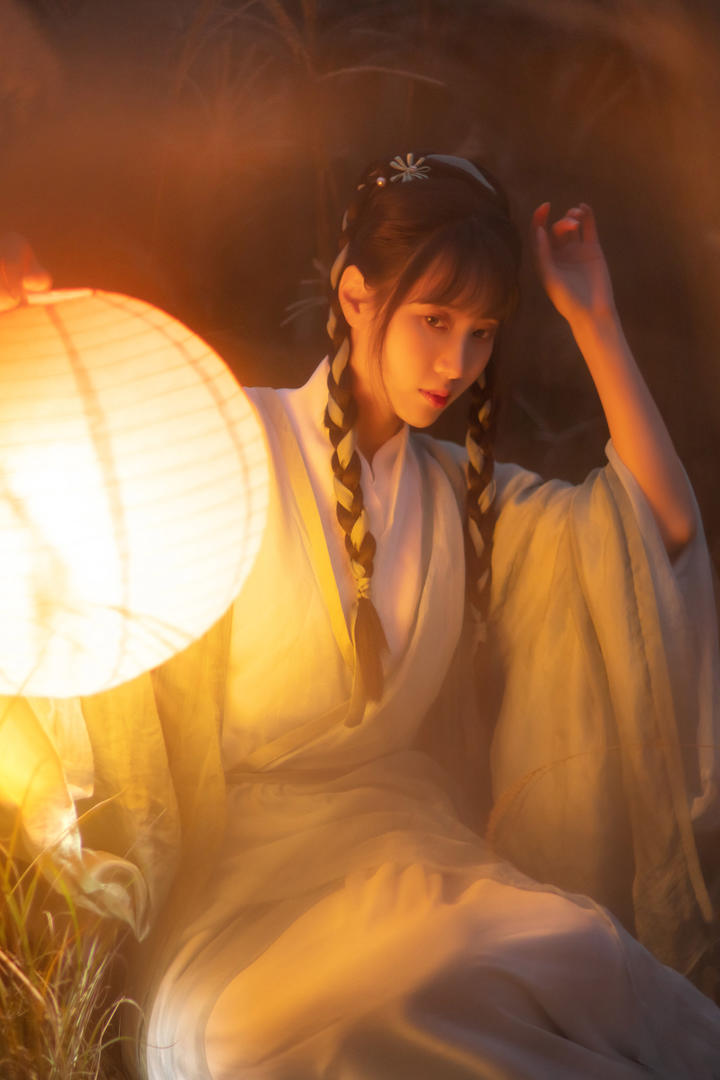 梳着麻花辫的古风汉服美女唯美壁纸图片大全