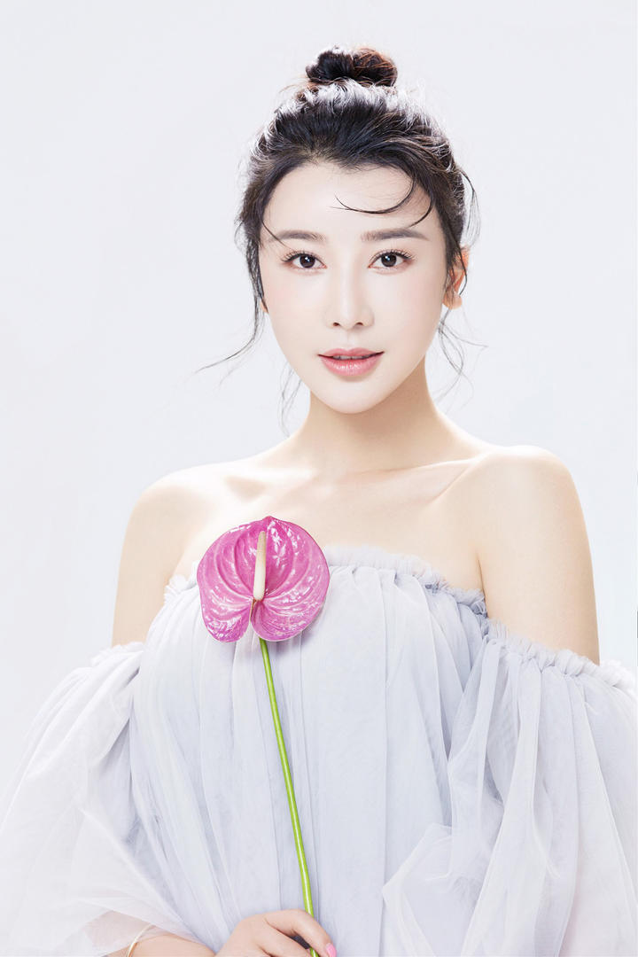 美女待宣如高清图片