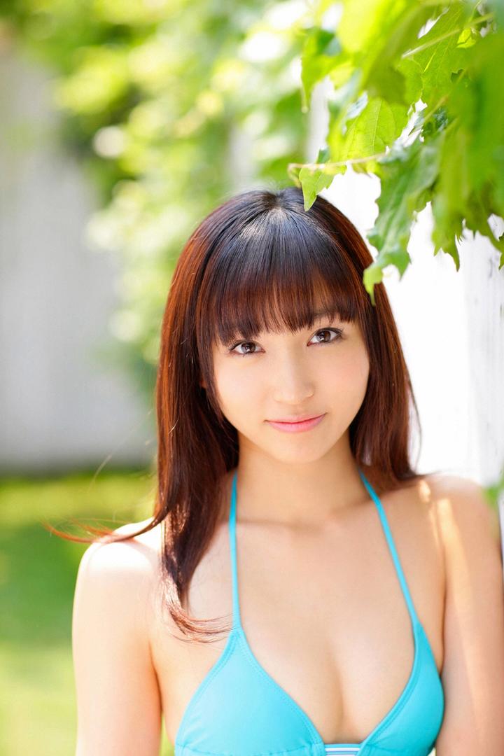 穿吊带比基尼的日本清纯宅男女神人体写真图片