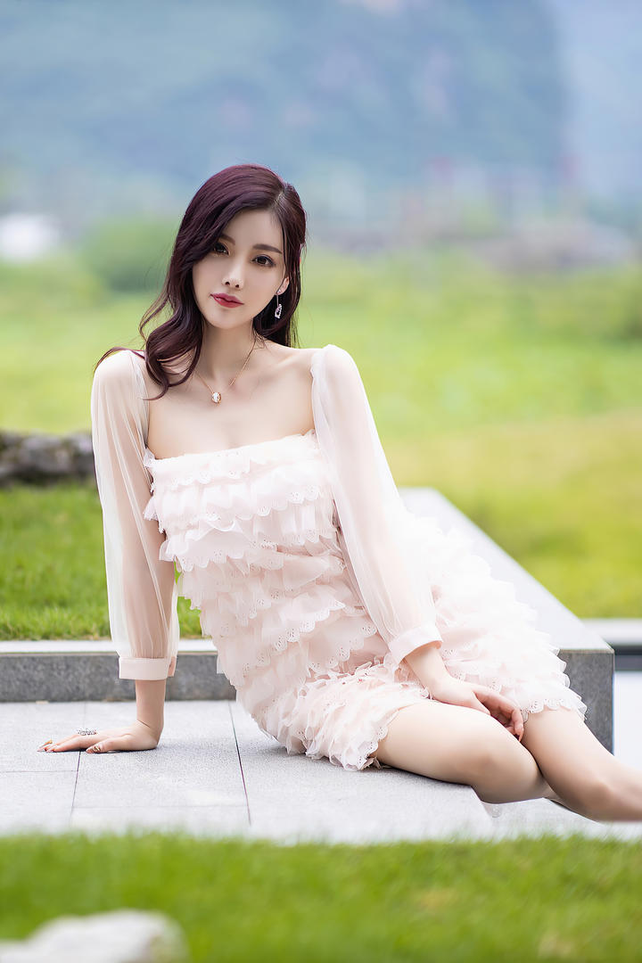 4K高清养眼美女壁纸杨晨晨清纯美女户外写真图片