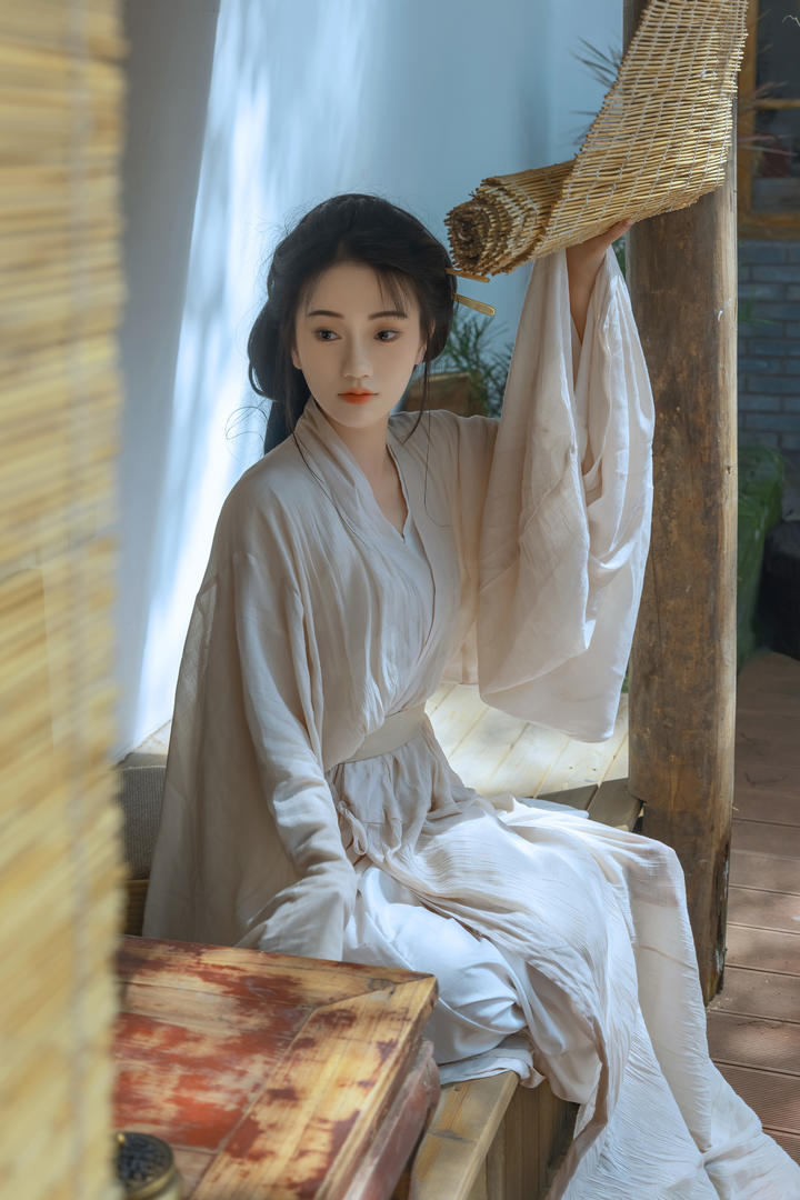 清新淡雅古装美女艺术写真图片