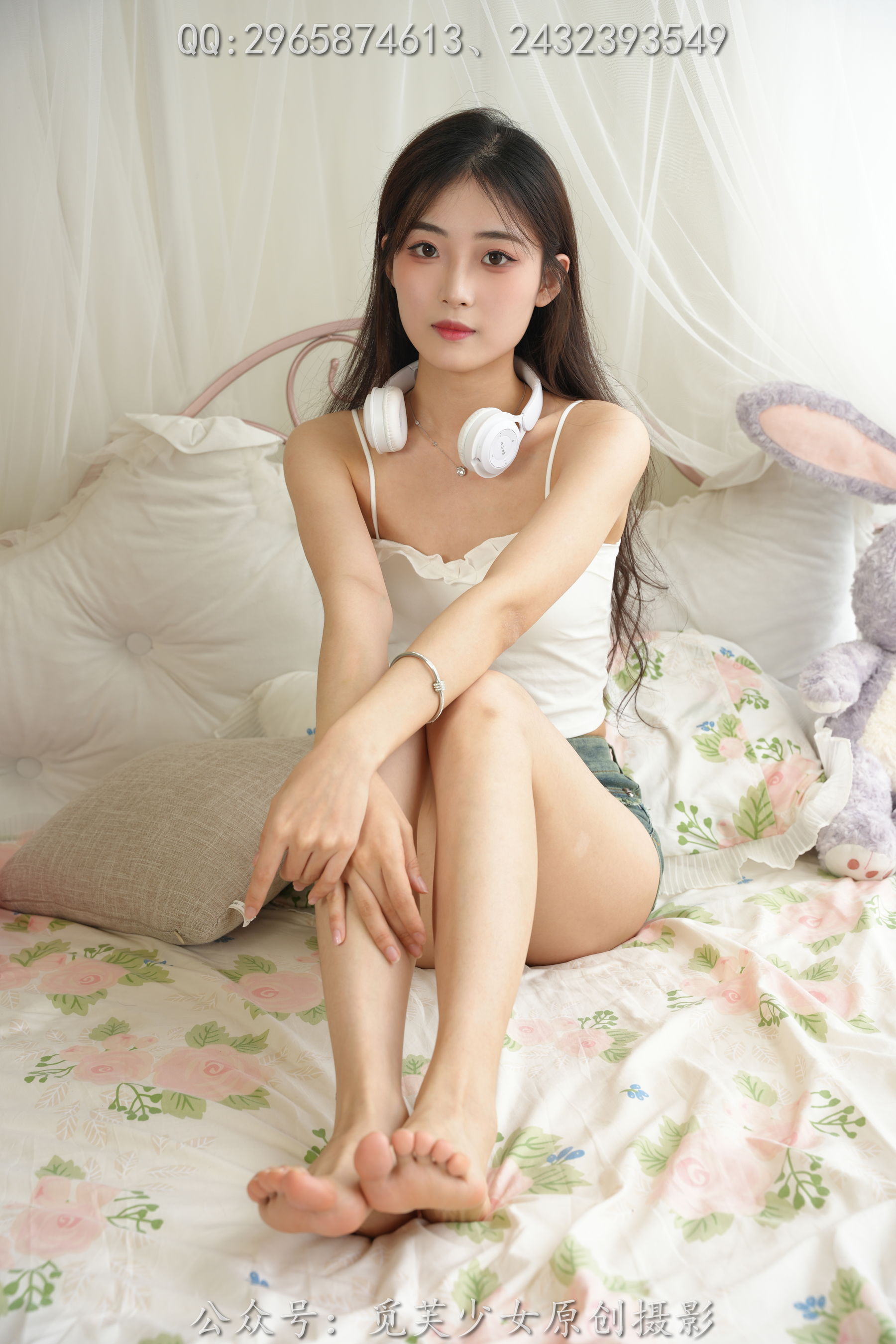 觅芙少女模特晓晓白色上衣+牛仔短裤冷艳写真