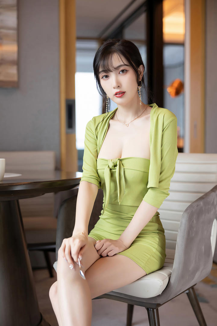 翘着腿的极品mm131美女图片林星阑高清美女生活照图片