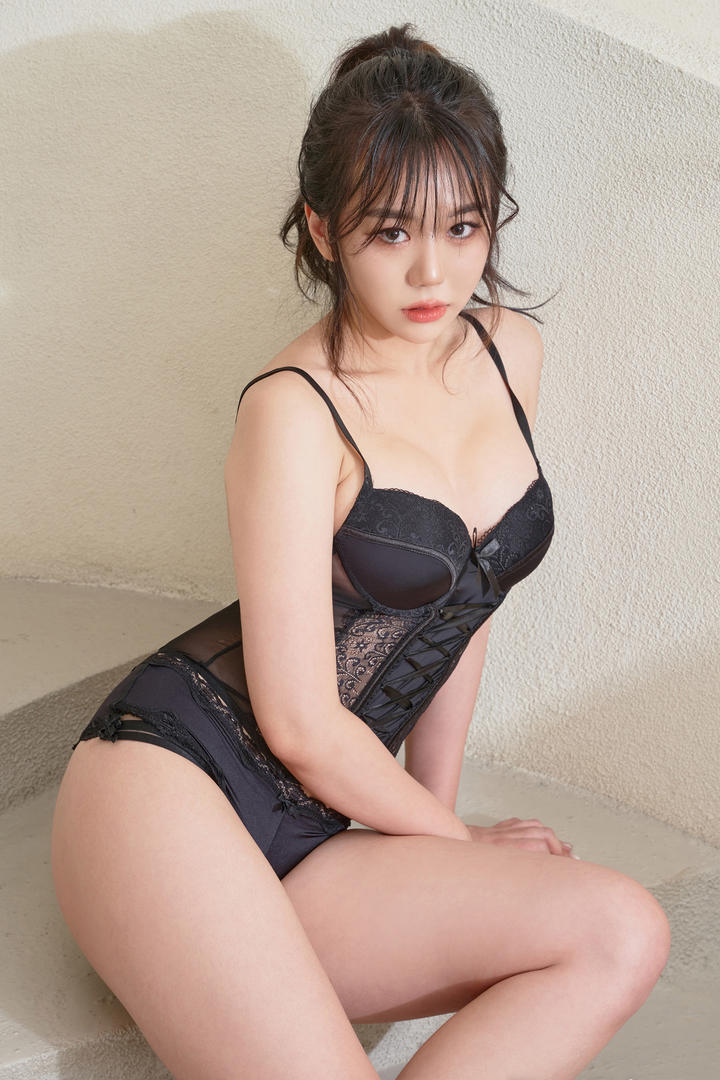 性感情趣美女图片