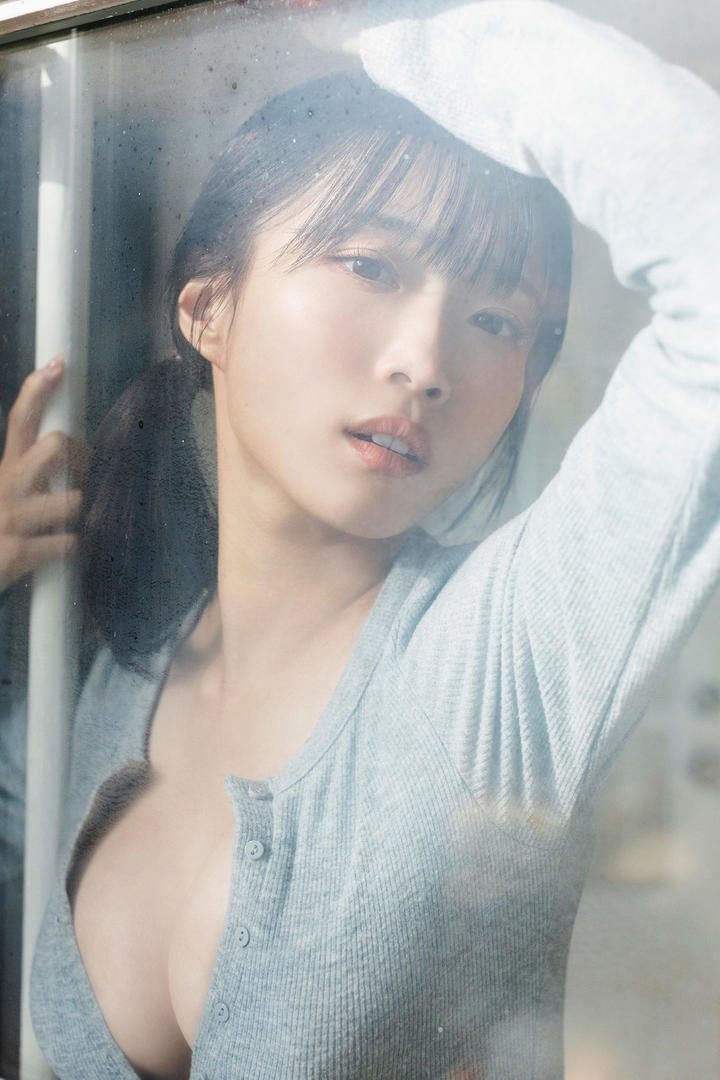 扎着马尾辫的日本爆乳美女性感照片