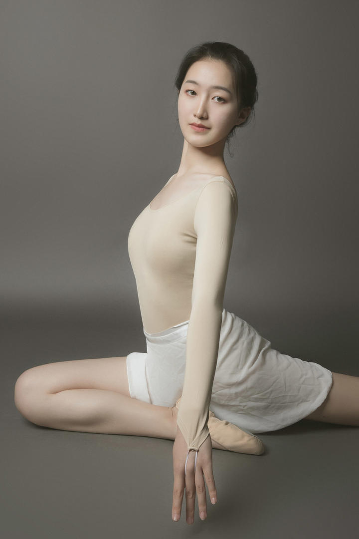 高清美女老师做瑜伽人体艺术欣赏图片