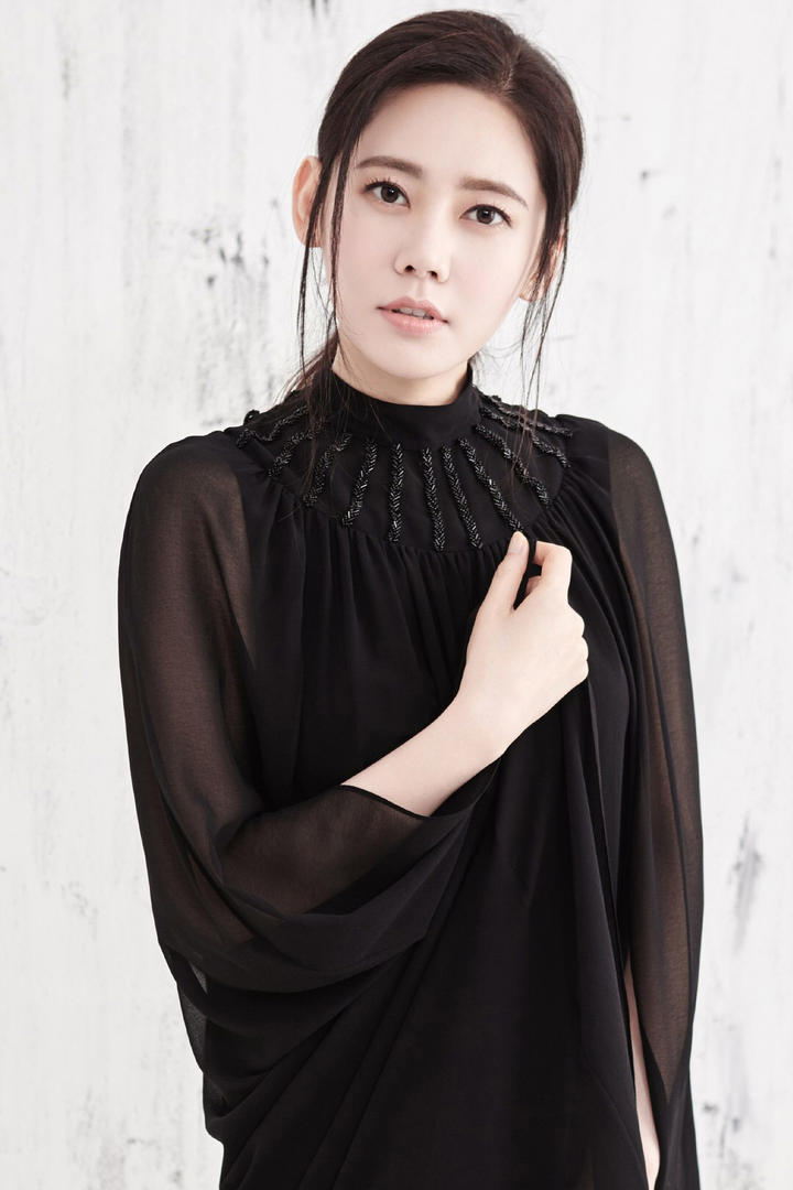 韩国美女明星秋瓷炫艺术写真图片